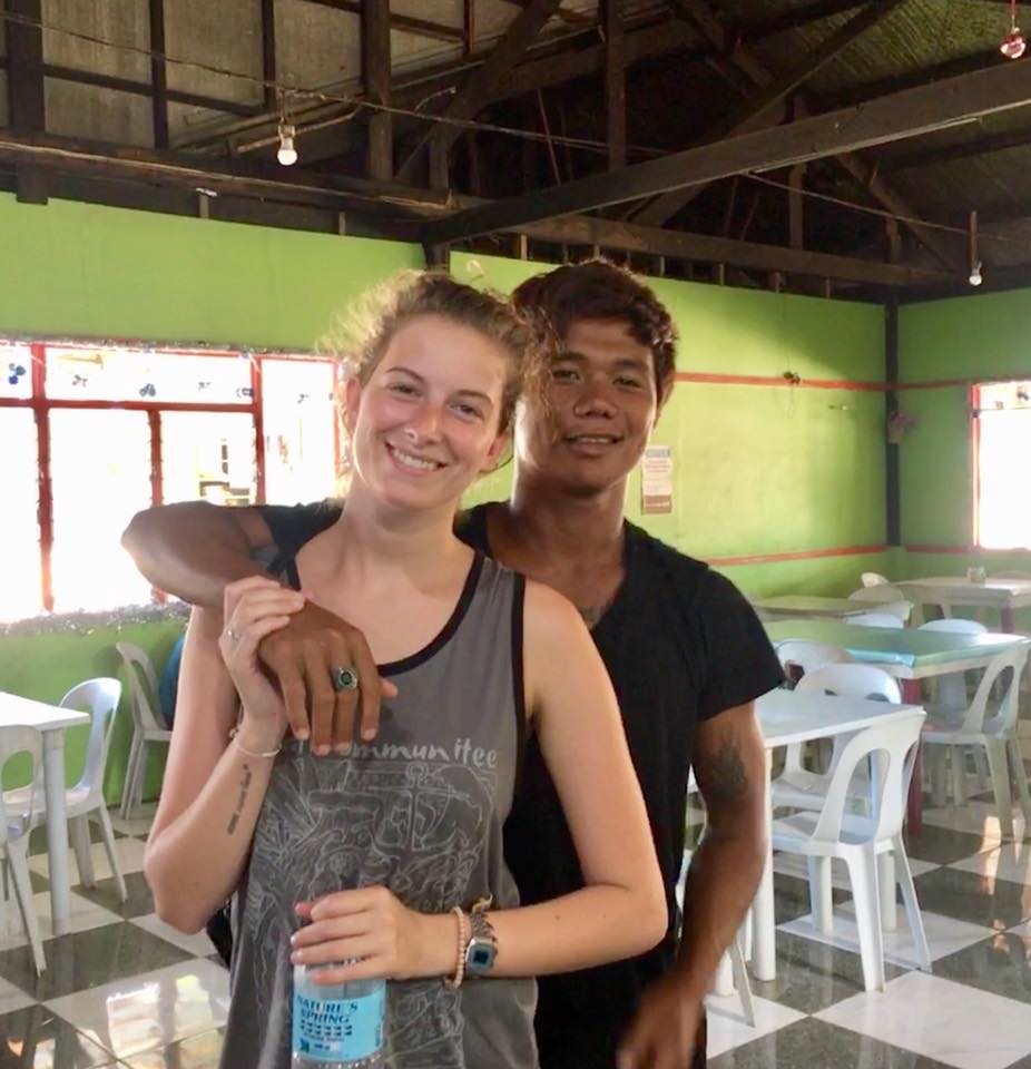 Sweet Caucasian lady and native Filipino surfer couple intrigues netizens